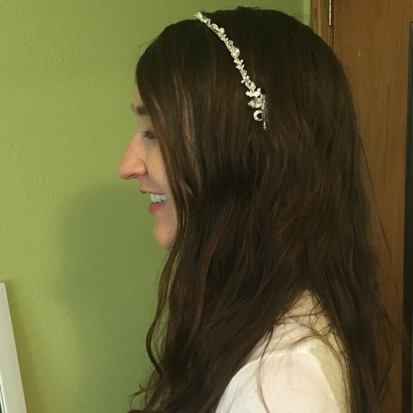 Never Used! Pearl and Silver Bridal Headband - Picture 4 of 4